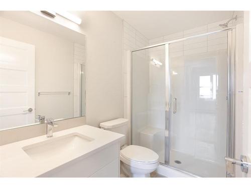 317-125 Wolf Hollow Crescent Se, Calgary, AB - Indoor Photo Showing Bathroom