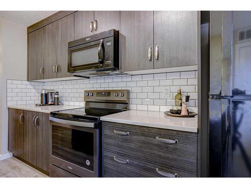 408-50 Westland Road, Okotoks, AB - Indoor Photo Showing Kitchen