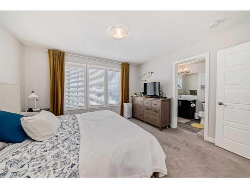 47 Belmont Gardens Sw, Calgary, AB - Indoor Photo Showing Bedroom