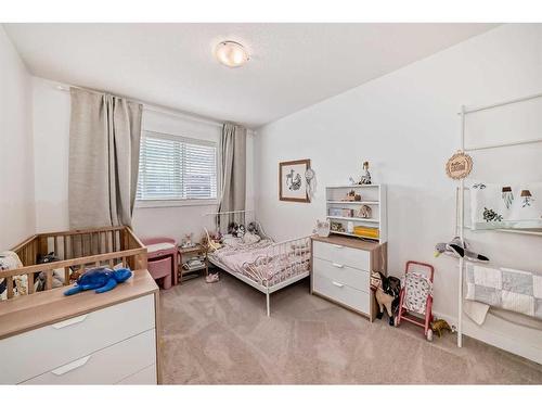 47 Belmont Gardens Sw, Calgary, AB - Indoor Photo Showing Bedroom