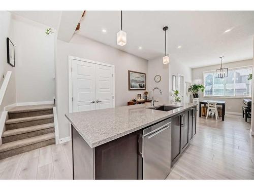 47 Belmont Gardens Sw, Calgary, AB - Indoor Photo Showing Kitchen With Upgraded Kitchen