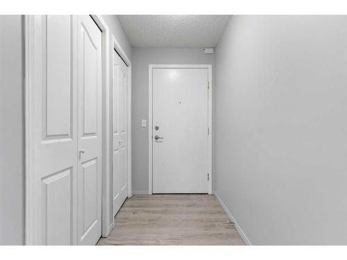 301-1717 60 Street Se, Calgary, AB - Indoor Photo Showing Other Room