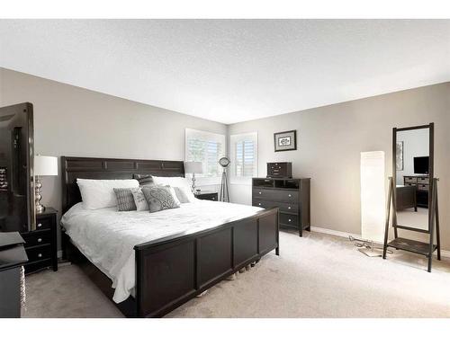 323 Sierra Nevada Place Sw, Calgary, AB - Indoor Photo Showing Bedroom