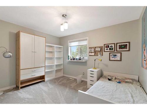 323 Sierra Nevada Place Sw, Calgary, AB - Indoor Photo Showing Bedroom