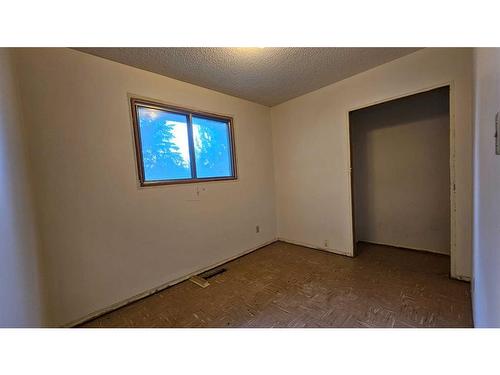 264 99 Avenue Se, Calgary, AB - Indoor Photo Showing Other Room