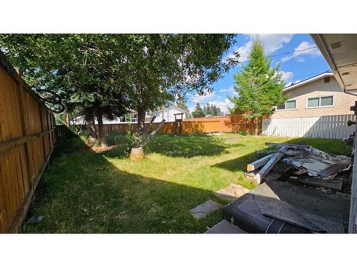 264 99 Avenue Se, Calgary, AB - Outdoor With Backyard