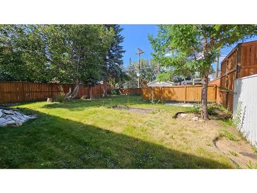 264 99 Avenue Se, Calgary, AB - Outdoor With Backyard