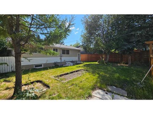 264 99 Avenue Se, Calgary, AB - Outdoor With Backyard