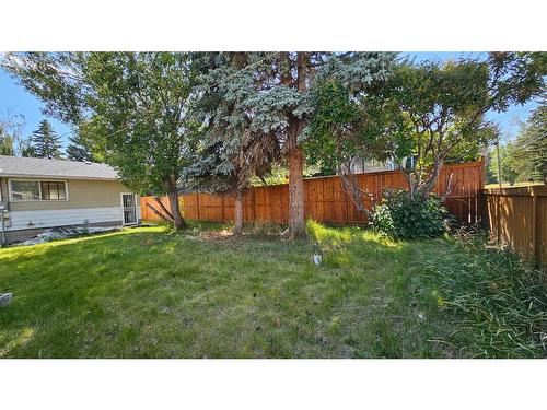 264 99 Avenue Se, Calgary, AB - Outdoor With Backyard