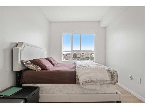 208-40 Carrington Plaza Nw, Calgary, AB - Indoor Photo Showing Bedroom