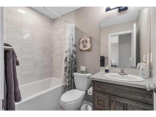 173 Belmont Drive Sw, Calgary, AB - Indoor Photo Showing Bathroom