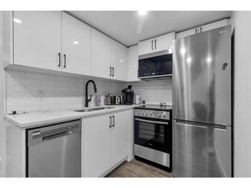 173 Belmont Drive Sw, Calgary, AB - Indoor Photo Showing Kitchen With Stainless Steel Kitchen With Upgraded Kitchen