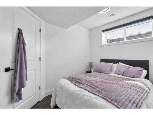 173 Belmont Drive Sw, Calgary, AB - Indoor Photo Showing Bedroom