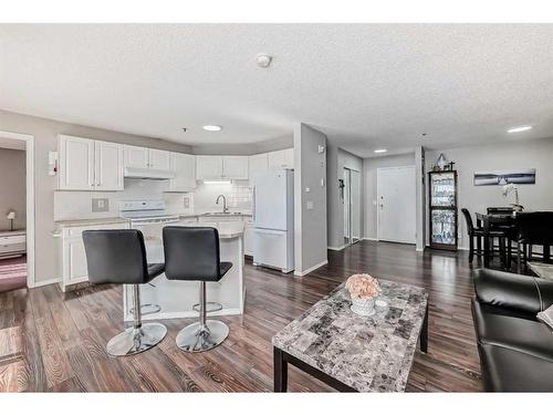 204-3204 Valleyview Park Se, Calgary, AB - Indoor