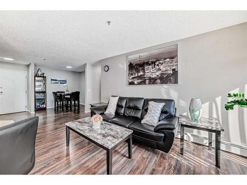 204-3204 Valleyview Park Se, Calgary, AB - Indoor Photo Showing Living Room