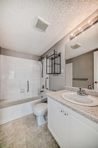 204-3204 Valleyview Park Se, Calgary, AB - Indoor Photo Showing Bathroom