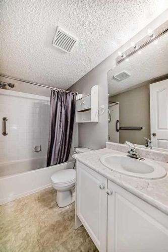 204-3204 Valleyview Park Se, Calgary, AB - Indoor Photo Showing Bathroom