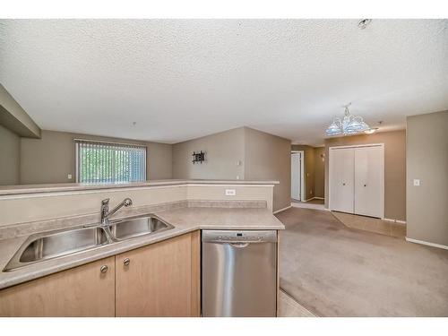 4210-604 8 Street Sw, Airdrie, AB - Indoor Photo Showing Kitchen With Double Sink