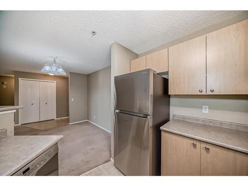 4210-604 8 Street Sw, Airdrie, AB - Indoor Photo Showing Kitchen