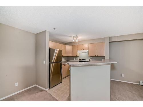 4210-604 8 Street Sw, Airdrie, AB - Indoor Photo Showing Kitchen