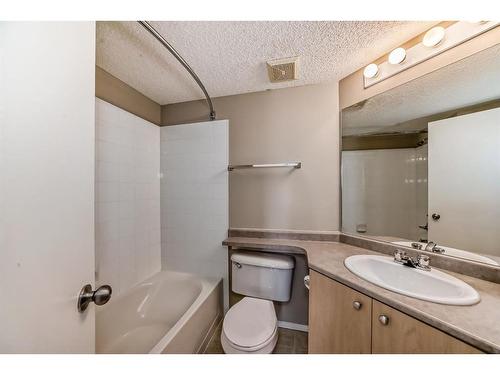 4210-604 8 Street Sw, Airdrie, AB - Indoor Photo Showing Bathroom