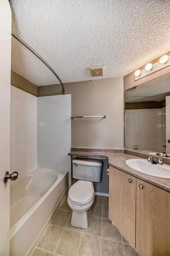 4210-604 8 Street Sw, Airdrie, AB - Indoor Photo Showing Bathroom