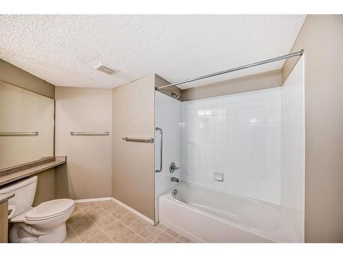 4210-604 8 Street Sw, Airdrie, AB - Indoor Photo Showing Bathroom