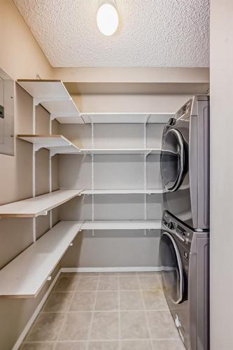 4210-604 8 Street Sw, Airdrie, AB - Indoor Photo Showing Laundry Room