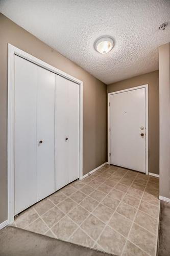 4210-604 8 Street Sw, Airdrie, AB - Indoor Photo Showing Other Room