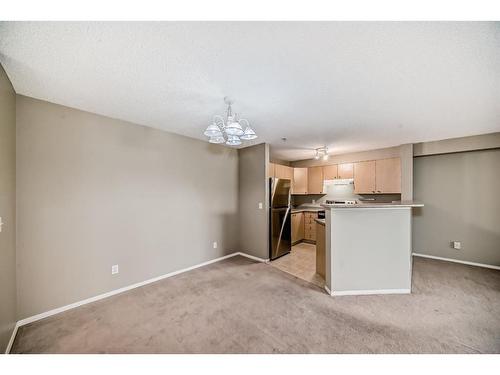 4210-604 8 Street Sw, Airdrie, AB - Indoor Photo Showing Kitchen