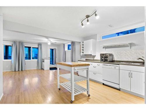 96 Sage Bank Crescent Nw, Calgary, AB - Indoor Photo Showing Kitchen