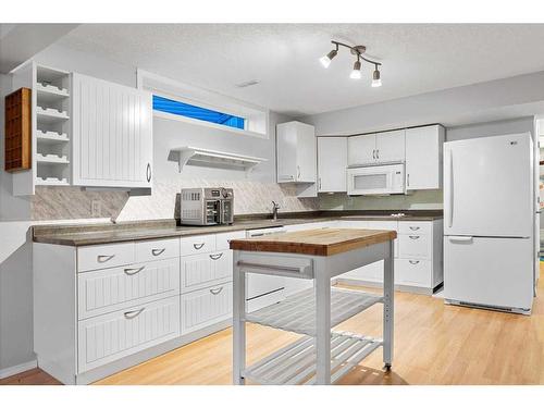 96 Sage Bank Crescent Nw, Calgary, AB - Indoor Photo Showing Kitchen