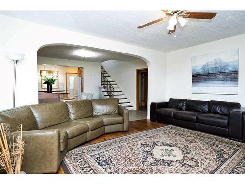 4736 54 Street, Red Deer, AB - Indoor Photo Showing Living Room