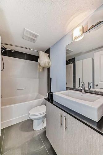 2102-240 Skyview Ranch Road Ne, Calgary, AB - Indoor Photo Showing Bathroom