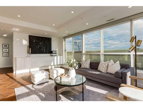 701-8505 Broadcast Avenue Sw, Calgary, AB - Indoor Photo Showing Living Room