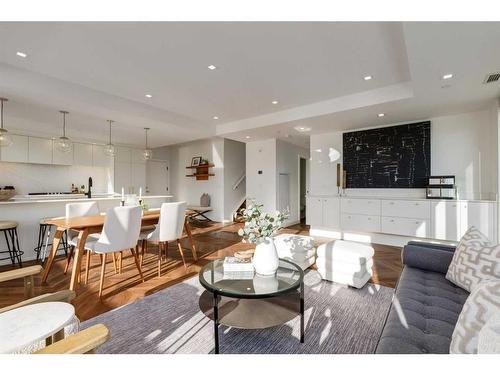 701-8505 Broadcast Avenue Sw, Calgary, AB - Indoor Photo Showing Living Room