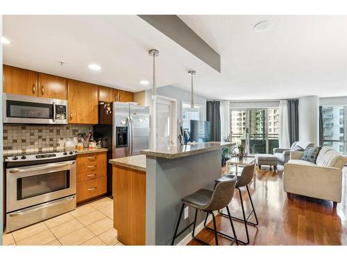 804-1088 6 Avenue Sw, Calgary, AB - Indoor Photo Showing Kitchen With Stainless Steel Kitchen With Upgraded Kitchen