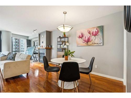 804-1088 6 Avenue Sw, Calgary, AB - Indoor Photo Showing Dining Room