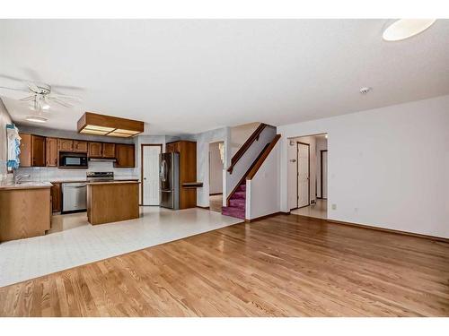 27 Coral Sands Place Ne, Calgary, AB - Indoor Photo Showing Kitchen