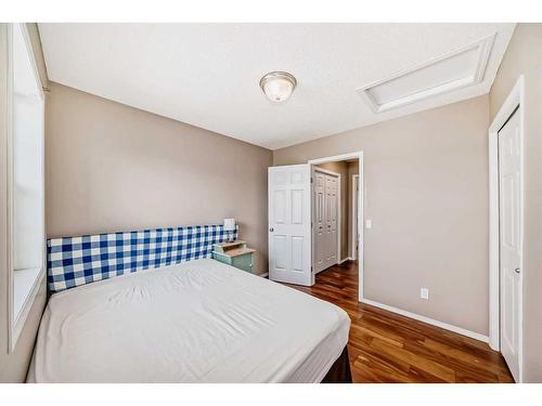 268 Covemeadow Road Ne, Calgary, AB - Indoor Photo Showing Bedroom