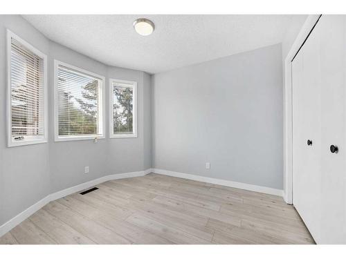 6 Abbeydale Villas Ne, Calgary, AB - Indoor Photo Showing Other Room