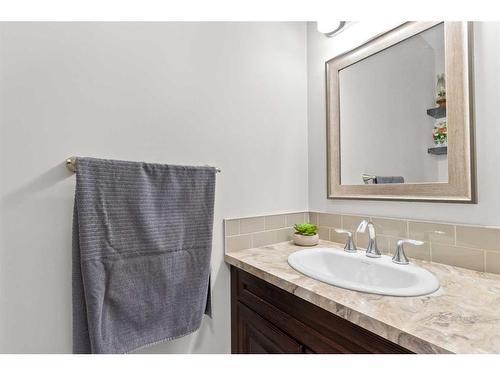 27138 Highway 27 Highway, Rural Mountain View County, AB - Indoor Photo Showing Bathroom