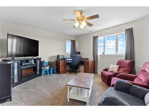 27138 Highway 27 Highway, Rural Mountain View County, AB - Indoor Photo Showing Living Room