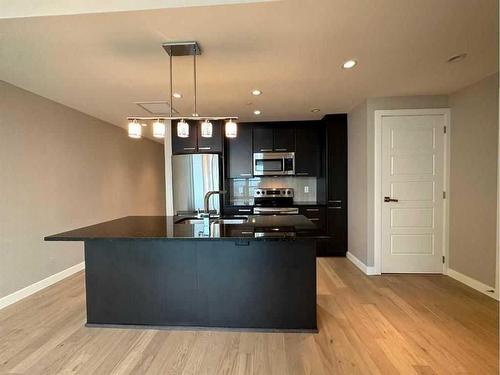 2904-225 11 Avenue Se, Calgary, AB - Indoor Photo Showing Kitchen With Upgraded Kitchen