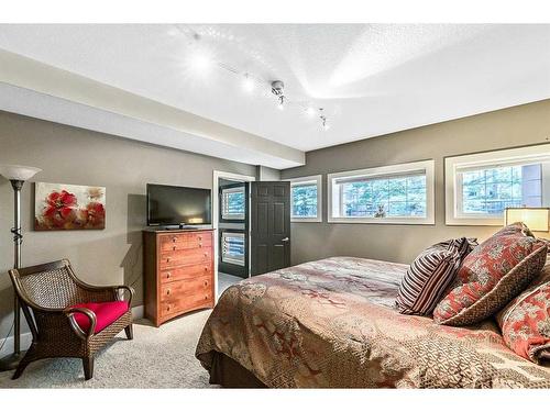 159 Aspen Meadows Place Sw, Calgary, AB - Indoor Photo Showing Bedroom