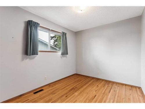 5348 La Salle Crescent Sw, Calgary, AB - Indoor Photo Showing Other Room