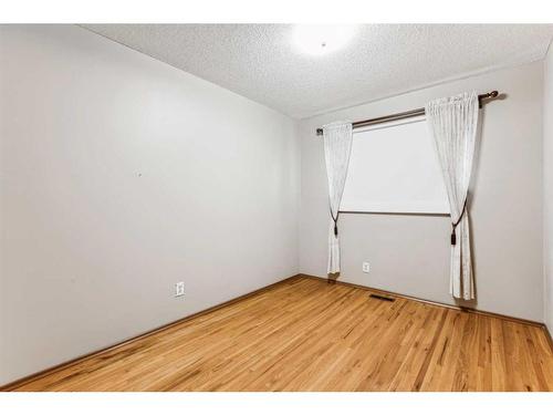 5348 La Salle Crescent Sw, Calgary, AB - Indoor Photo Showing Other Room