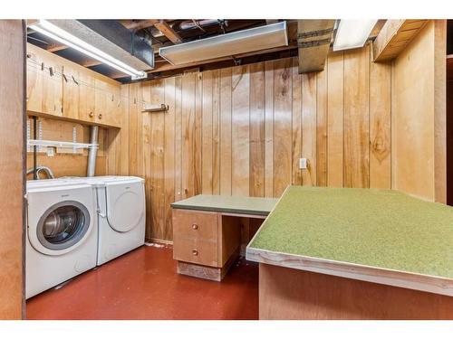 5348 La Salle Crescent Sw, Calgary, AB - Indoor Photo Showing Laundry Room