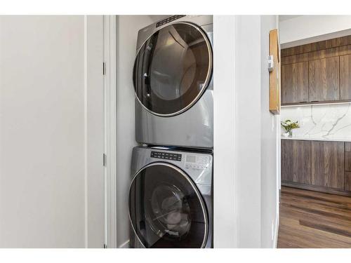 408-3375 15 Street Sw, Calgary, AB - Indoor Photo Showing Laundry Room