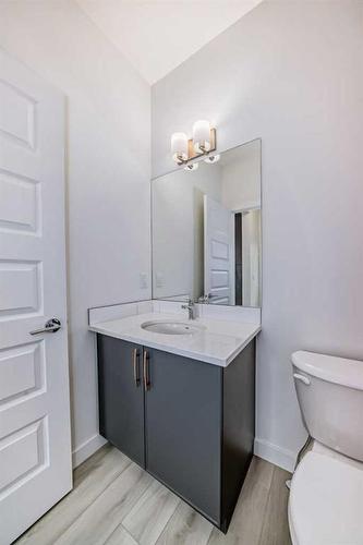 119 Belvedere Avenue Se, Calgary, AB - Indoor Photo Showing Bathroom